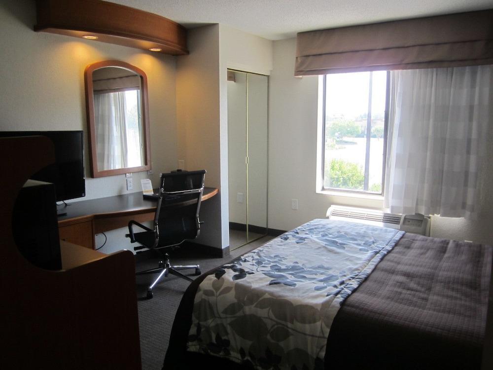 Clarion Pointe Albemarle Hotel Ngoại thất bức ảnh
