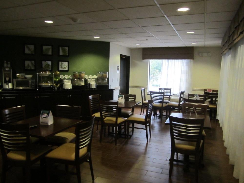 Clarion Pointe Albemarle Hotel Ngoại thất bức ảnh