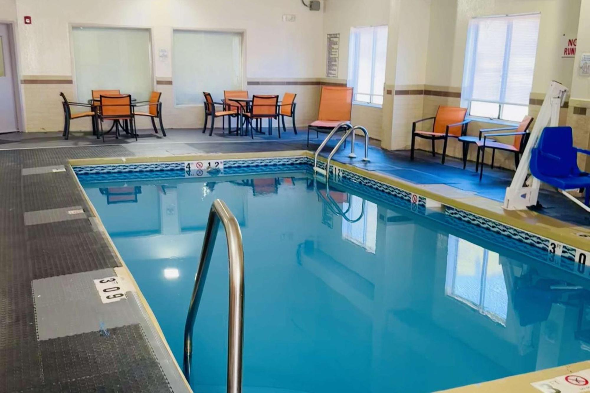 Clarion Pointe Albemarle Hotel Ngoại thất bức ảnh