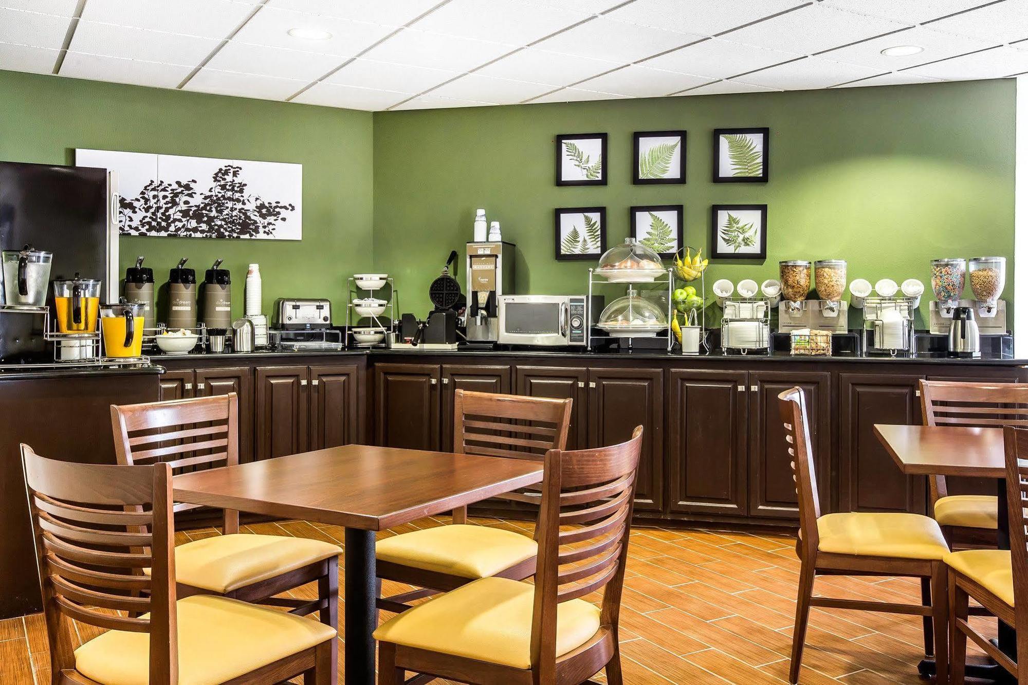 Clarion Pointe Albemarle Hotel Ngoại thất bức ảnh